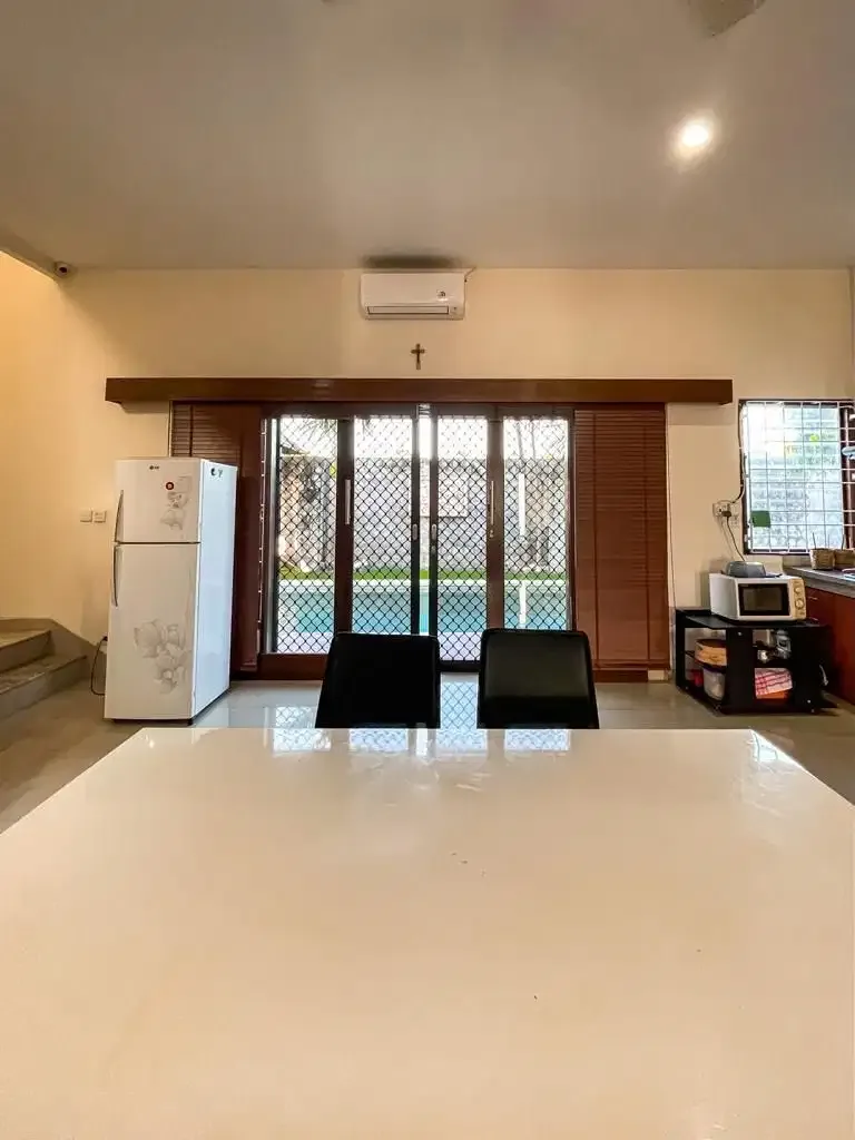 MODERN VILLA AT BATUBELIG WITH AMAZING RICE FIELD VIEWS - Image 10 of 10