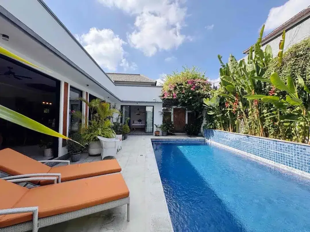 BEAUTIFUL 3 BEDROOMS SINGLE LEVEL AT BERAWA CANGGU - Image 3 of 10