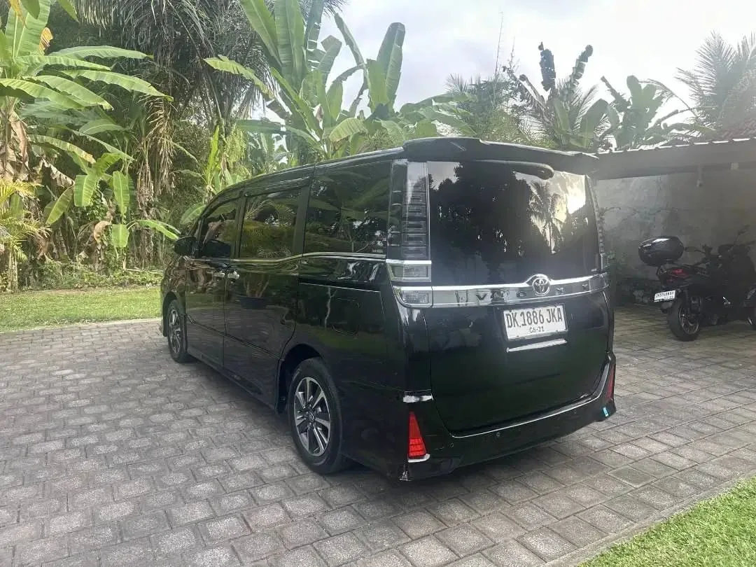 TOYOTA VOXY 2020 - Image 3 of 10