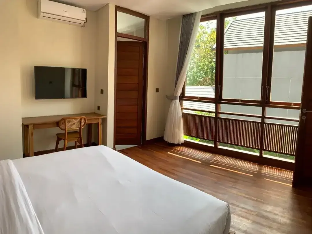 Beautiful 3 Bedrooms Brand New Villa With Complete Furniture in Jimbaran - Image 10 of 10