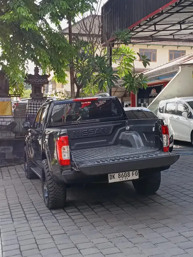 NISSAN NAVARA VL MATIC 4WD SOLAR ASLI BALI KM 50 RB - Image 4 of 10