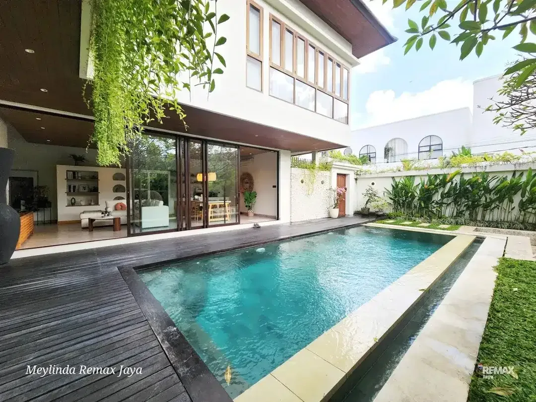 Villa design modern Dijual, lokasi premium Umalas. - Image 1 of 10