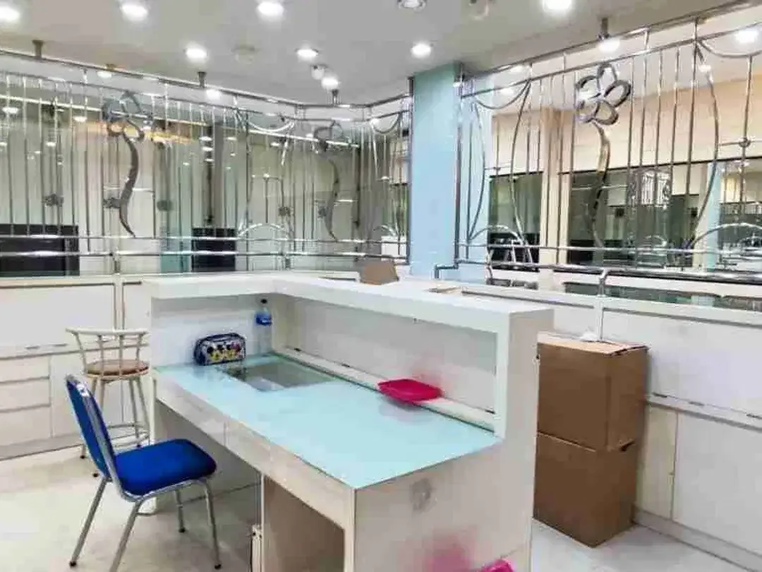 jual BU 2 unit ruko lebar depan 8m , 5,5 M di jln utama Imam bonjol Denpasar ( ex toko emas ) - Image 2 of 10