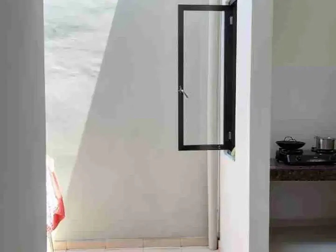 Sewa Tahunan Rumah Furnished 1lt Lokasi Jl Kuwum, Umalas Bali area Hunian Strategis dekat Pantai canggu - Image 8 of 10