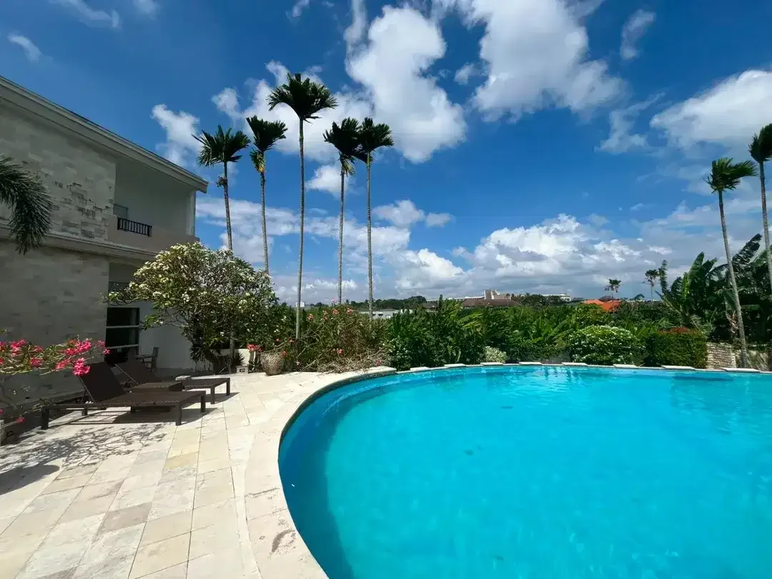 FOR SALE HOTEL BINTANG 3 KAWASAN PREMIUM DI BATUBELIG SEMINYAK - Image 9 of 10