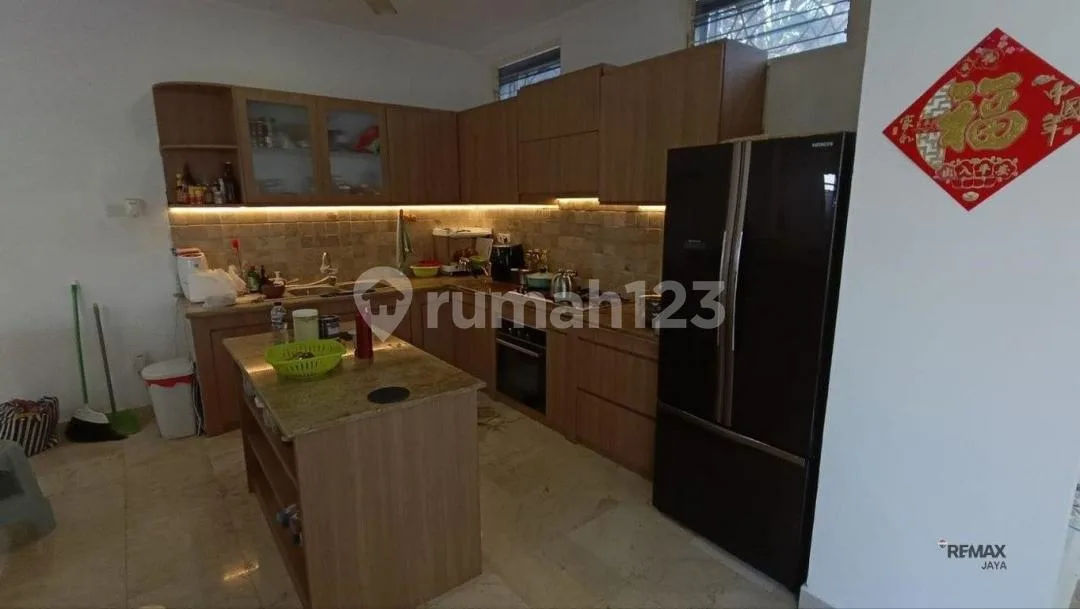 Villa Eksklusif 4 Kamar Tidur Disewakan di Kerobokan Kelod Area - Image 4 of 4