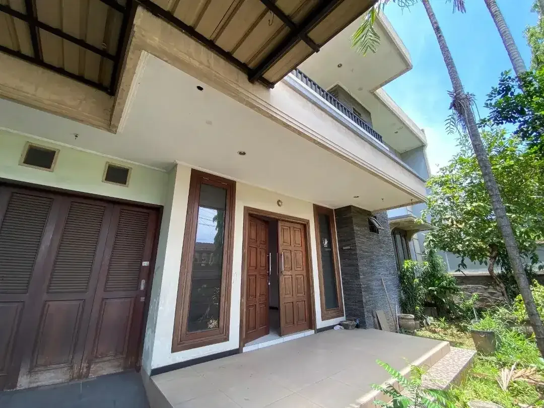 Rumah 2 Lantai 8 Kamar Tidur di Jalan Gatot Subroto Tengah - Image 2 of 3