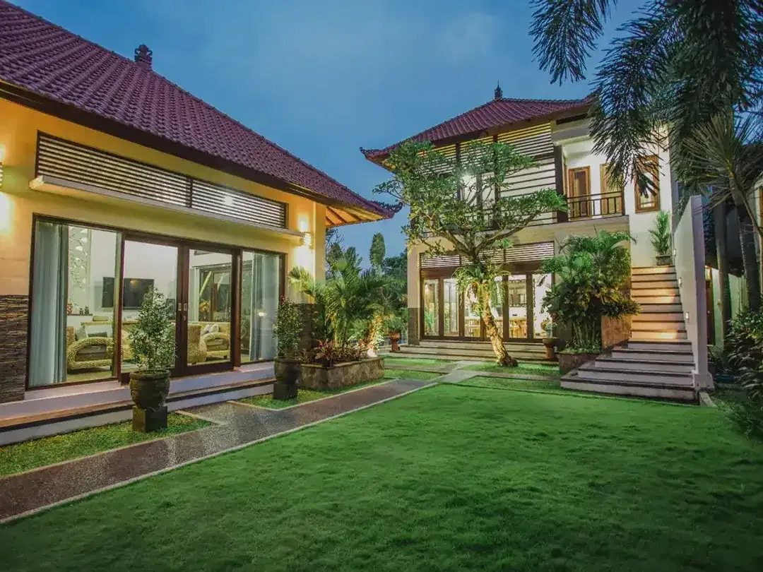 Leasehold - Exquisite 4-Bedroom Estate Luxury Living with Pool, Gym, and Expansive Garden - Image 1 of 10