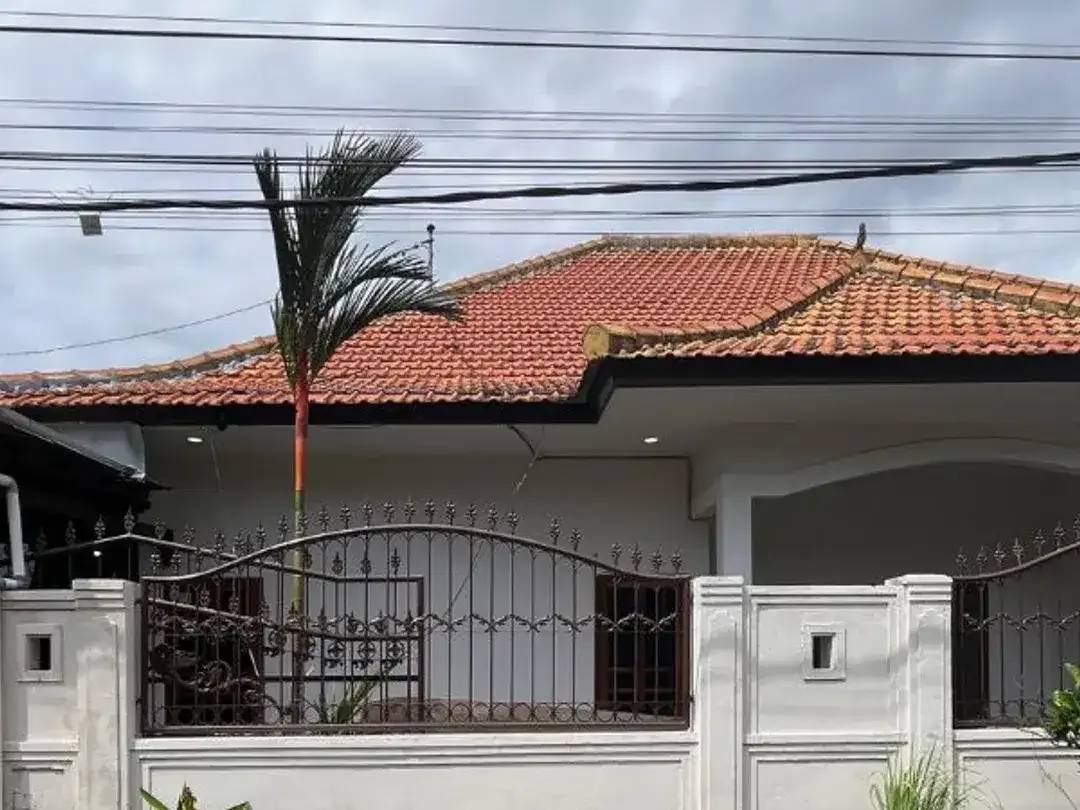 RUMAH STRATEGIS DEKAT KEROBOKAN DI TANGKUBAN PERAHU DENPASAR - Image 2 of 10