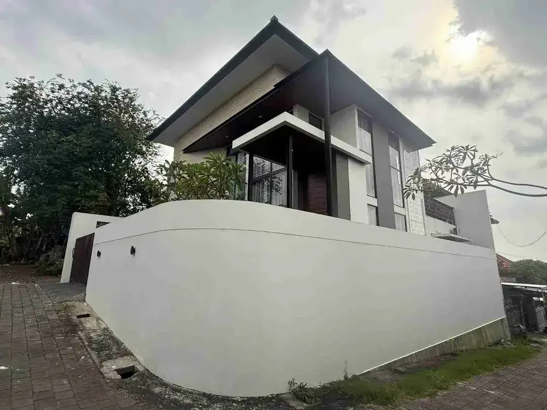 RUMAH MEWAH TUNJUNG TUTUR VIEW SAWAH
JUAL RUMAH SEMI VILLA MODERN MINIMALIS
LOKASI AREA JALAN TUNJUNG TUTUR PAGUYANGAN DENPASAR UTARA - Image 3 of 10