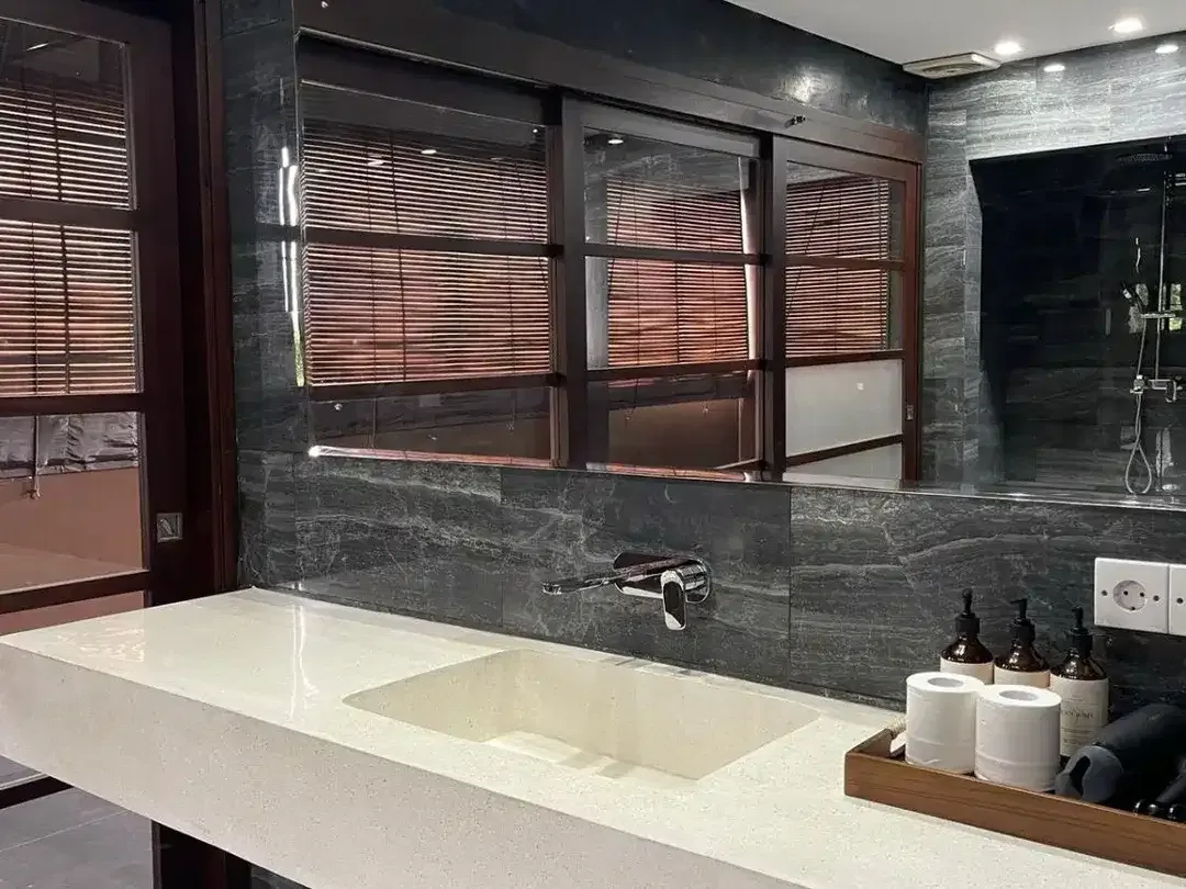 LUXURY CONTEMPORARY BALINESE VILLA PERERENAN - Image 3 of 10