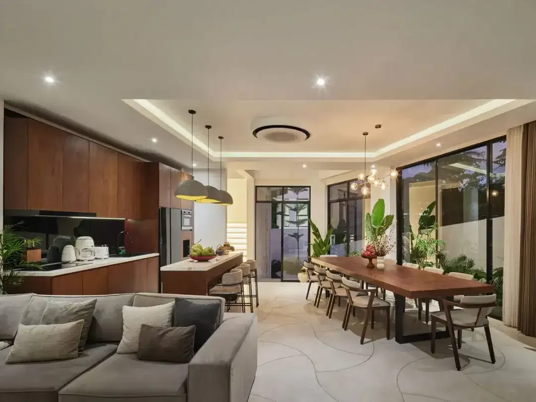 A RARE OCEAN-VIEW 5-BEDROOM LUXURY VILLA IN PERERENAN - Image 3 of 10