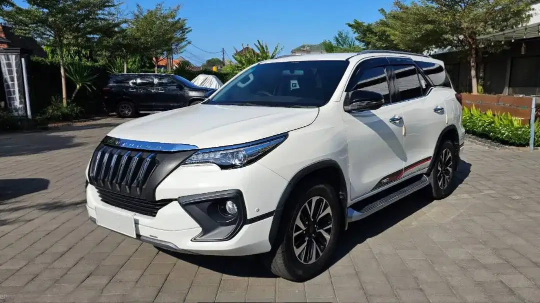 TOYOTA FORTUNER TRD SPORTIVO 2018 - Image 3 of 10