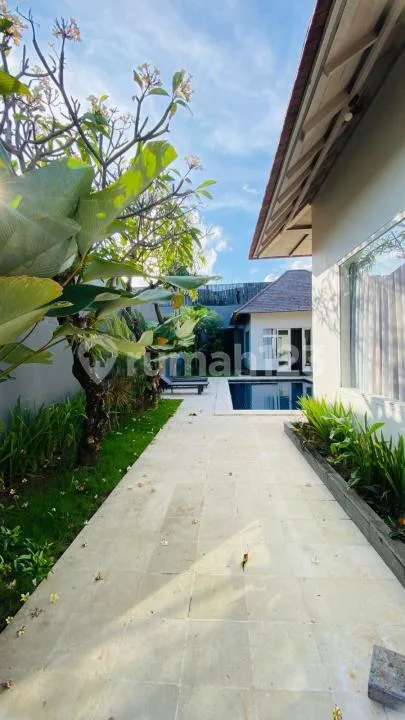 Villa 2 Kamar Full Furnished Pool Strategis Seminyak - Image 2 of 4