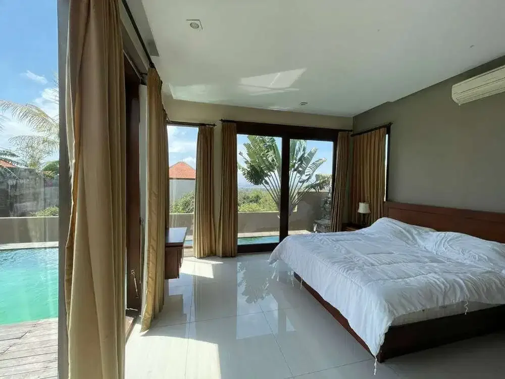 FOR SALE VILLA WITH AIRPORT AND OCEAN VIEW IN UNGASAN - Image 3 of 10