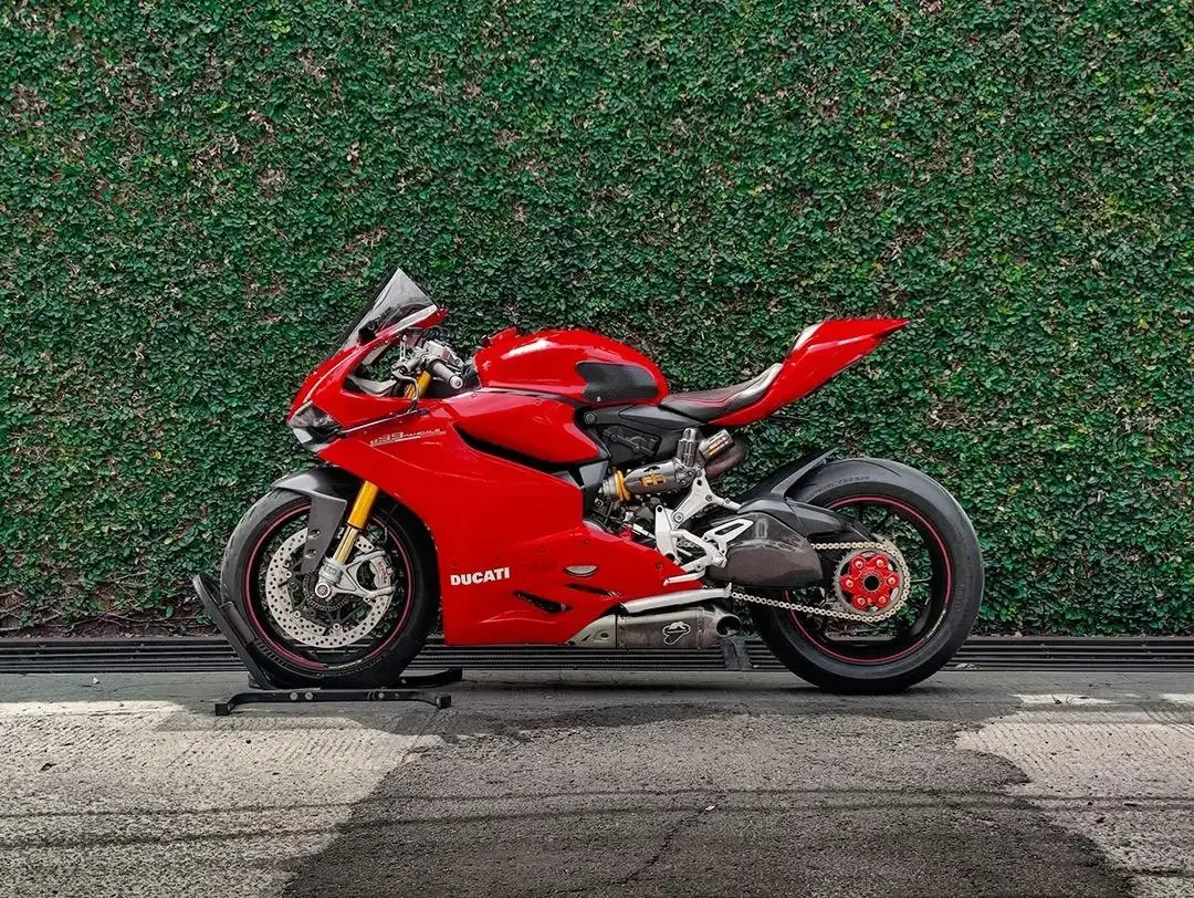 Ducati Panigale 1199 S tahun 2015 Rare Special Unit Low Odo Mulus - Image 3 of 10