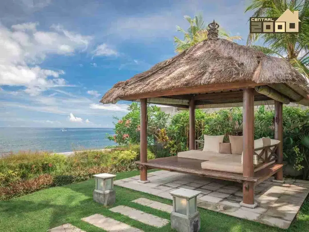 For sale spacious Beach front villa with nice garden di Seririt, Singaraja - Image 3 of 10