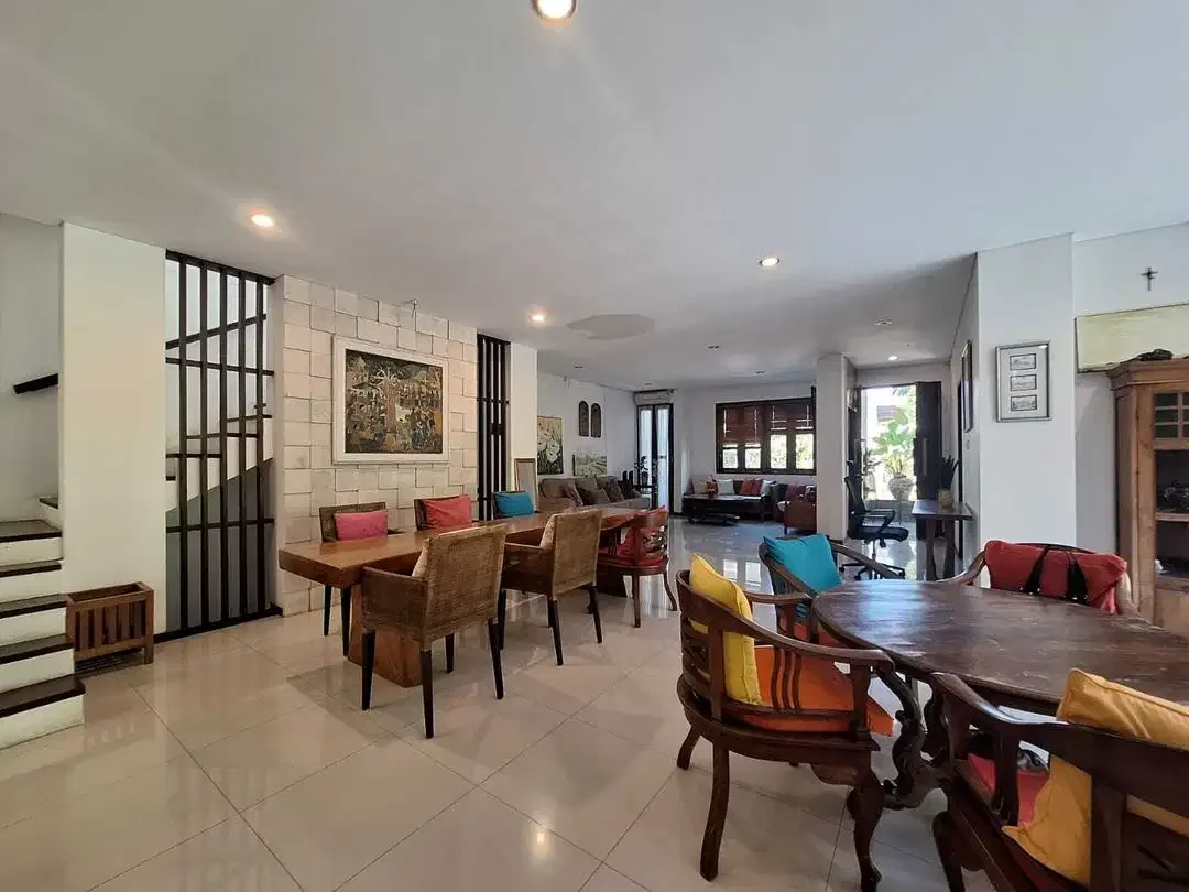Villa 2 Lantai & Basement di Hayam Wuruk Residence - Image 1 of 10