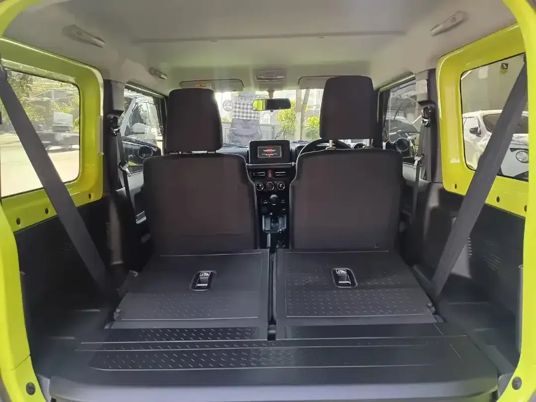 SUZUKI JIMNY 4X4 BENSIN 3 PINTU WARNA MENARIK - Image 8 of 10
