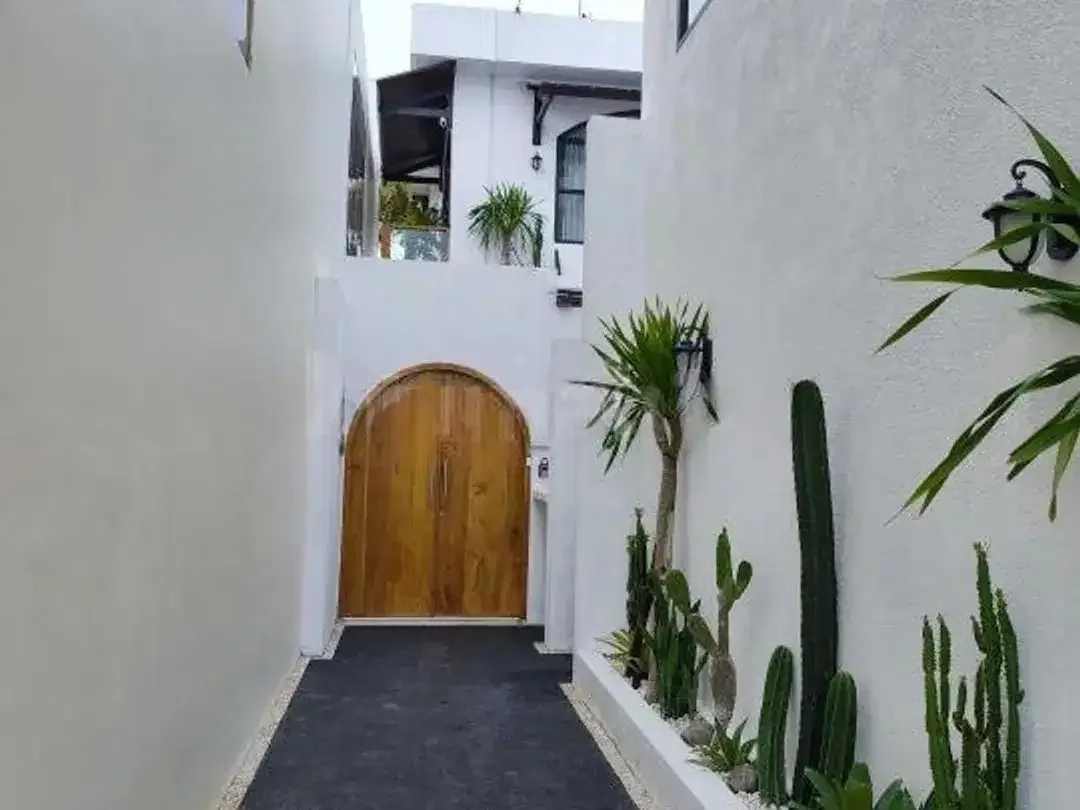 Luxury Private Villa Fully Furnished 3 Br Di Batu Bolong Canggu - Image 1 of 10