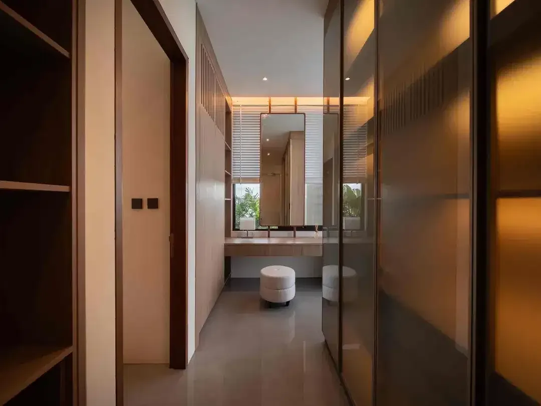 3 BEDROOMS LUXURY - Image 10 of 10