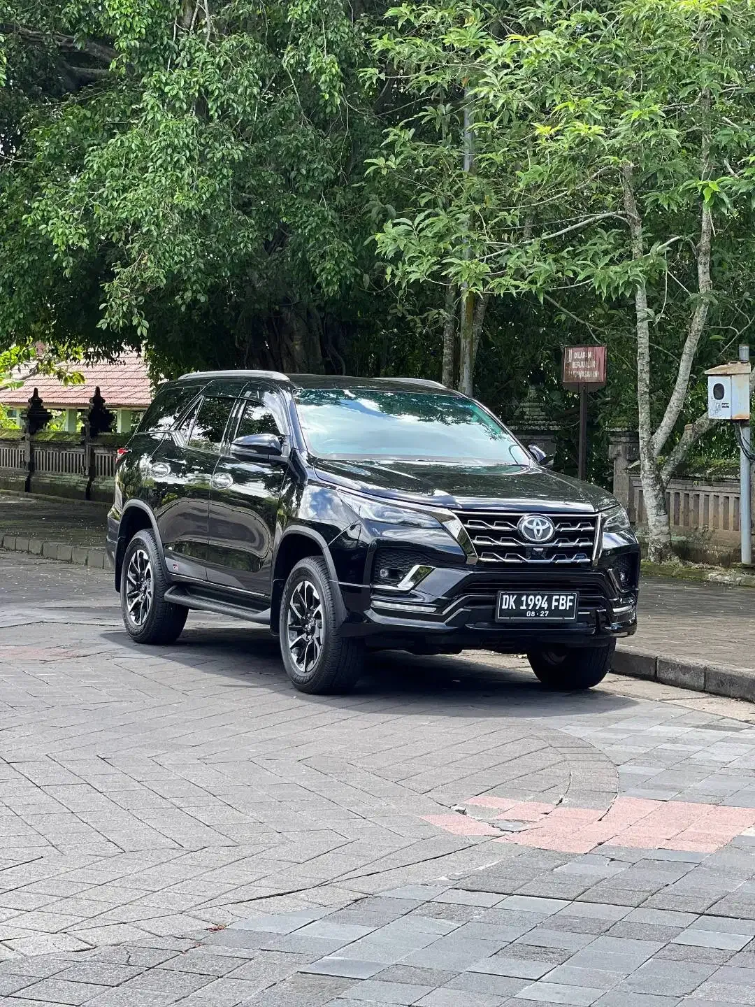 Fortuner VRZ GR 2.8 2022 Hitam Aslibali - Image 7 of 7