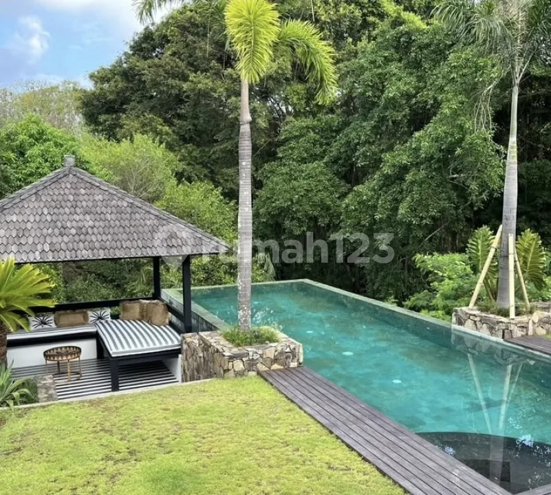 5 Bedrooms Villa 2300MÂ² di Munggu Dekat Canggu . - Image 3 of 4