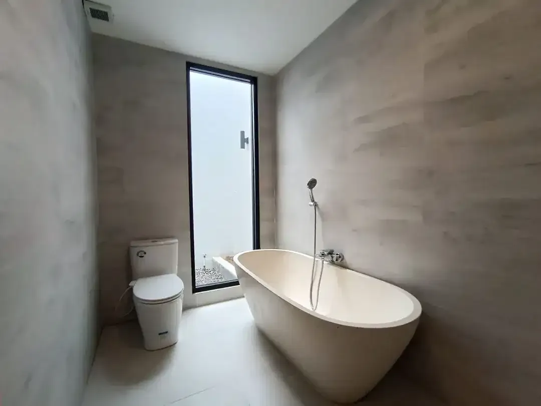 Disewakan Villa Eksklusif di Sanur dengan Kolam Renang Besar, Fully Furnished, dan Akses Mudah ke Pantai - Image 9 of 10