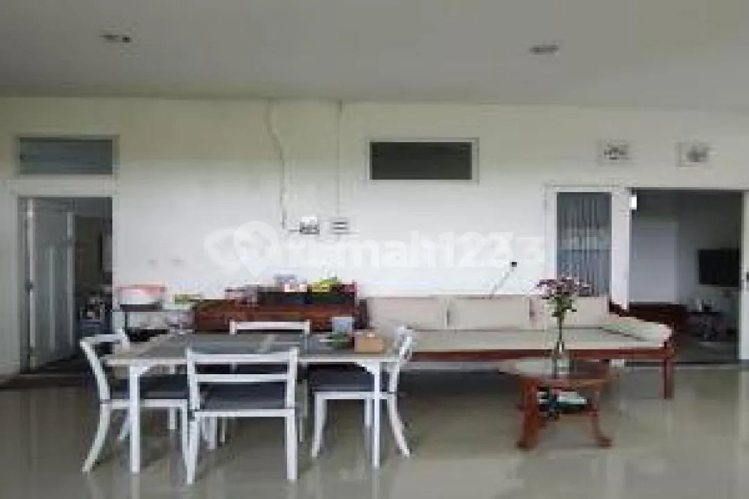 Rumah Bagus Semi Furnished di Jl Pantai Berawa, Badung - Image 1 of 4