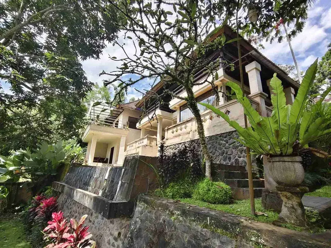 Dijual Cepat Tanah Bonus Bangunan Hotel di Kedewatan Ubud - Image 7 of 10