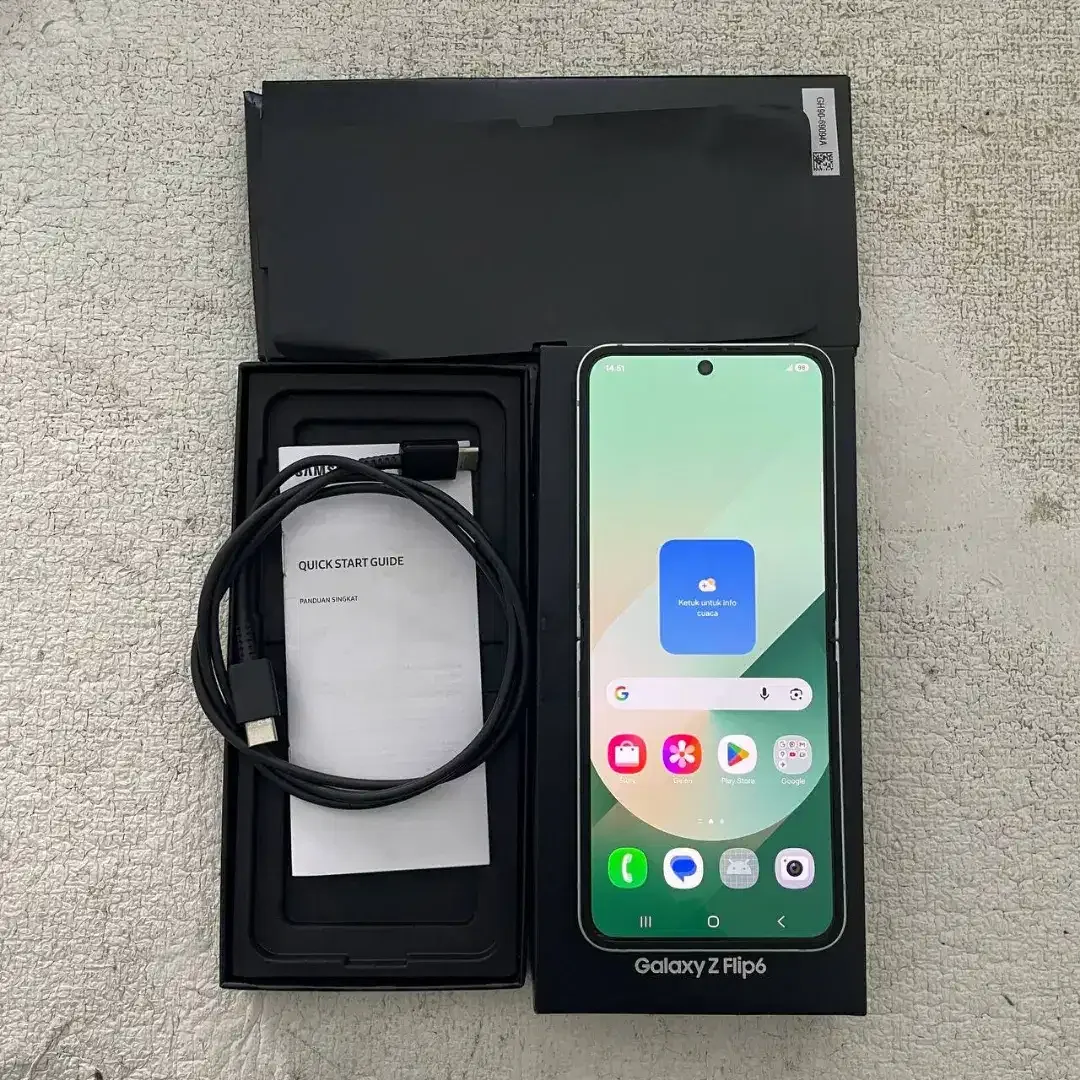 Samsung Galaxy Z Flip 6 Warna Mint 12/256GB - Image 2 of 5