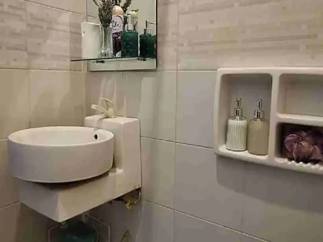 1 BEDROOMX FLAT WITH PRIVATE GATE AND KITCHEN IN JL TAMAN SARI KEROBOKAN - Image 8 of 10