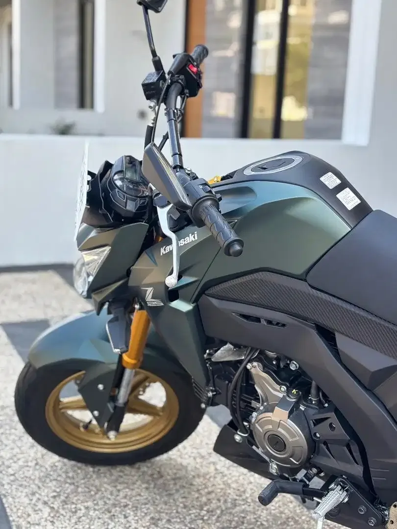 Kawasaki Z125 Pro thn 2025 Mini Naked Bike Hijau Army Koko Motor - Image 6 of 9