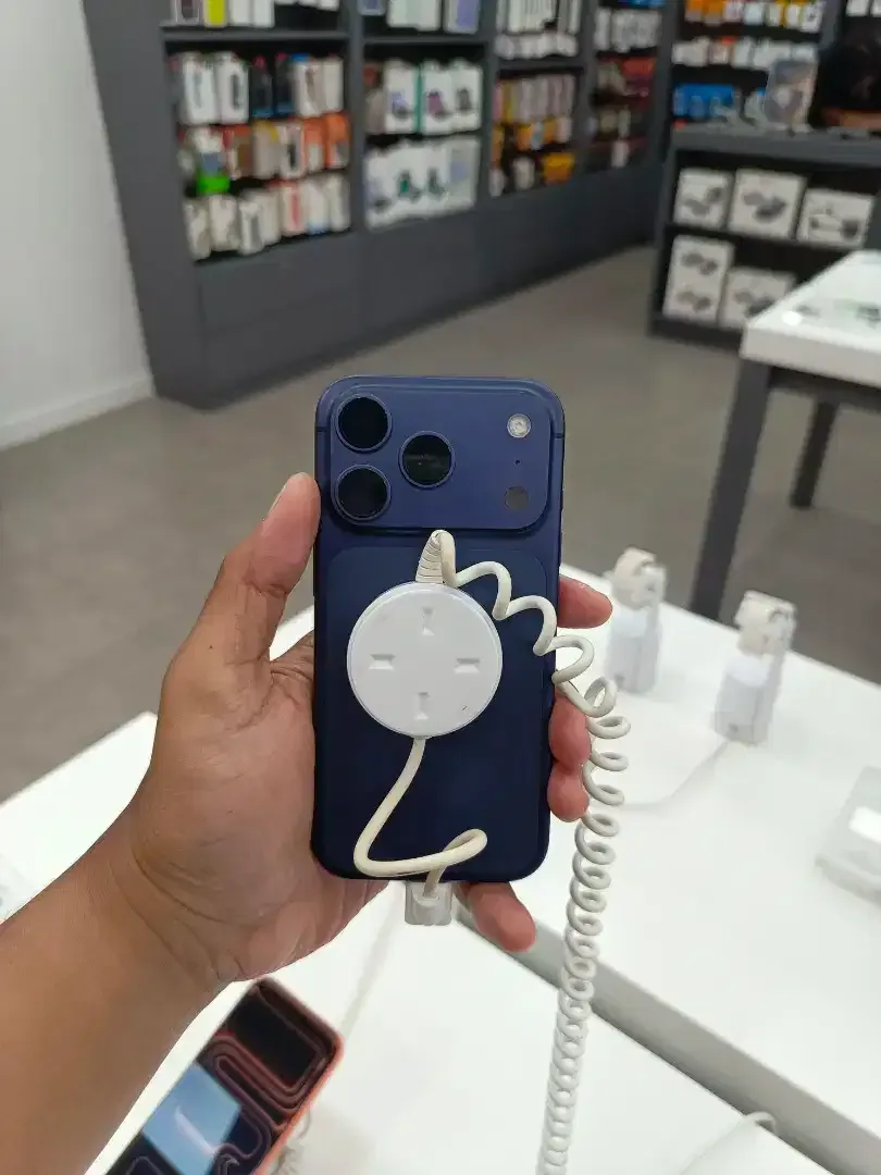 iPhone 17 Pro Max 256 GB - Image 1 of 4