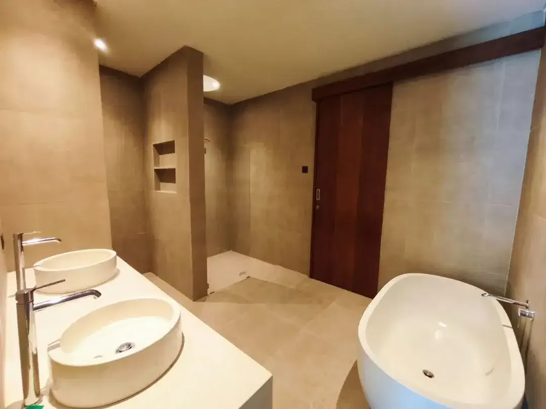 Dijual atau Disewakan Bulanan Villa Baru Modern 2 Lantai Lokasi Strategis di Taman Griya, Jimbaran. - Image 9 of 10