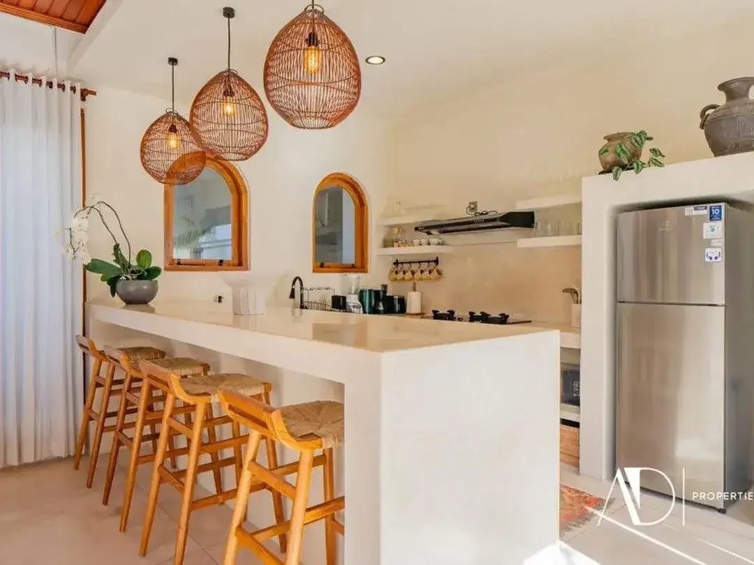 FREEHOLD | TROPICAL DESIGN VILLA NEAR BERAWA BEACH - Image 9 of 10