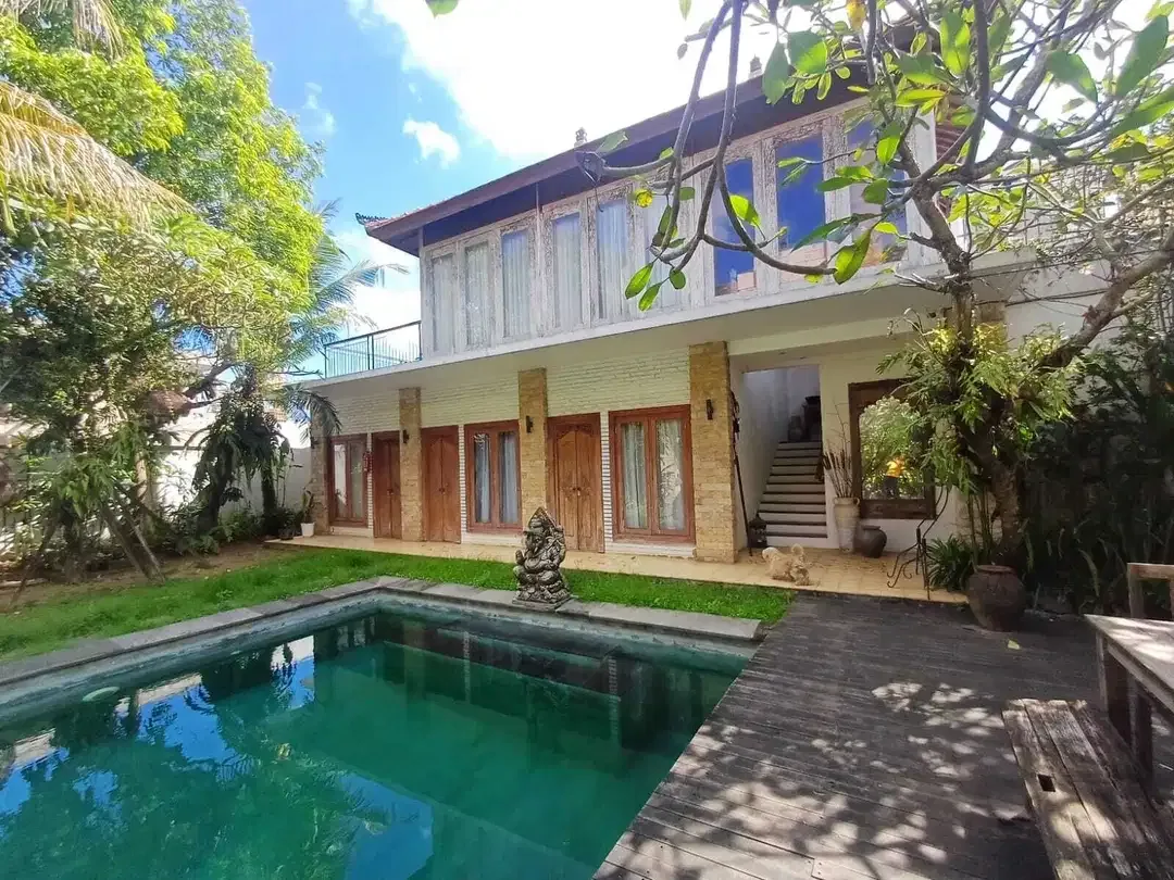 Villa Mewah Gaya Kolonial 5 Kamar di Umalas Bali - Image 1 of 10