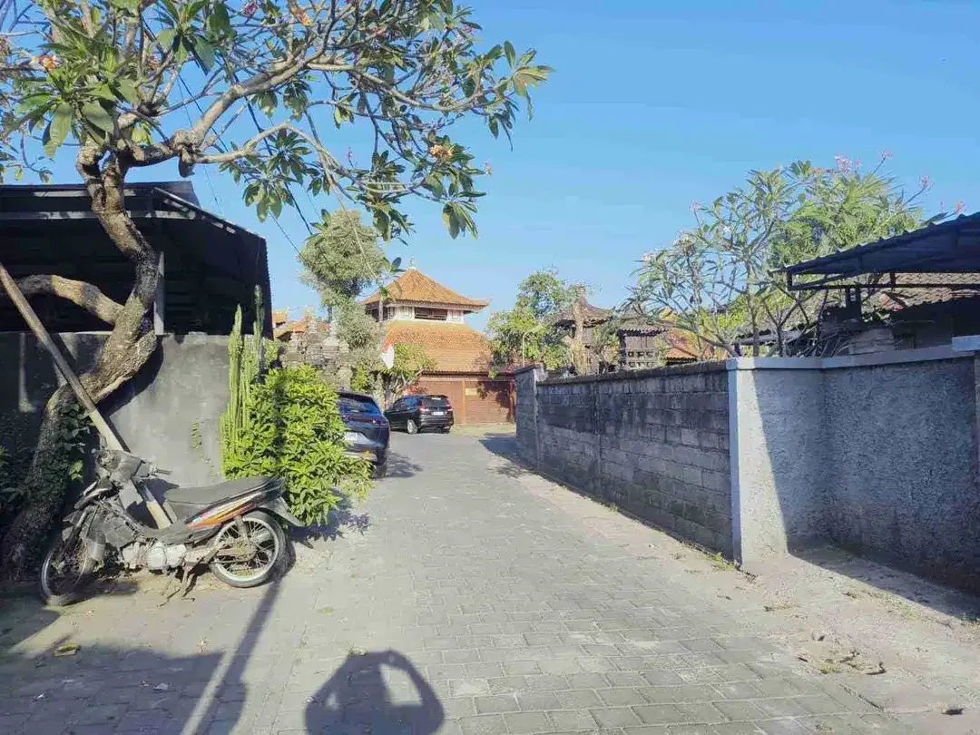 DIJUAL TANAH PREMIUM SANUR INTARAN 5,5are lebar 27m BONUS BANGUNAN 1,4/are - Image 4 of 10