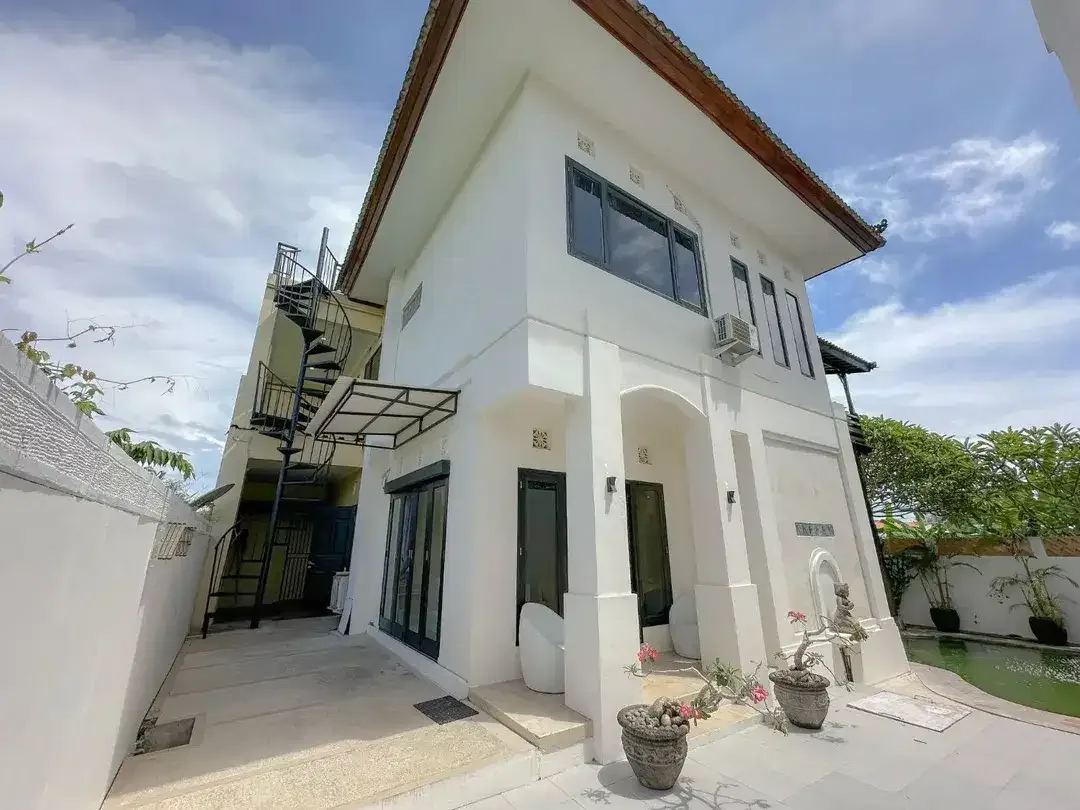 Luxury 3BR Villa in Prime Pererenan Location - Image 2 of 10