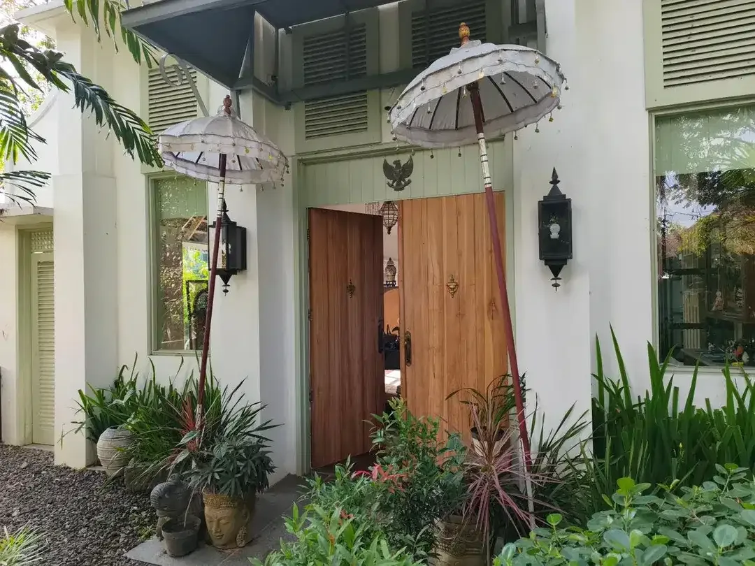 DIJUAL RUMAH BESAR DENGAN KOLAM RENANG – BIAUNG, KETEWEL - Image 7 of 10