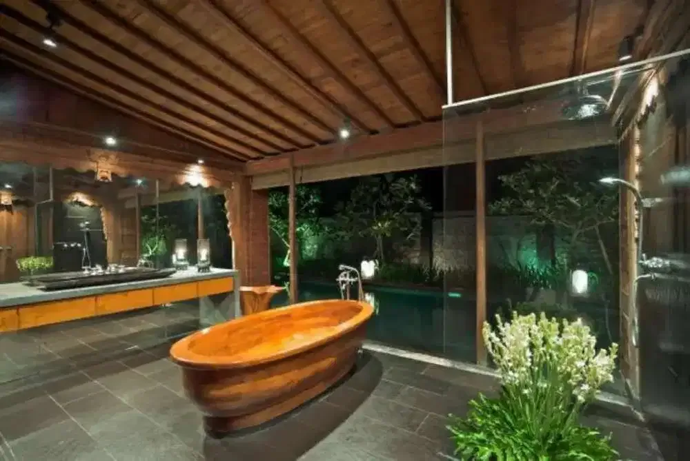 LUXURIOUS BEACH FRONT WOODEN VILLA - Image 5 of 10