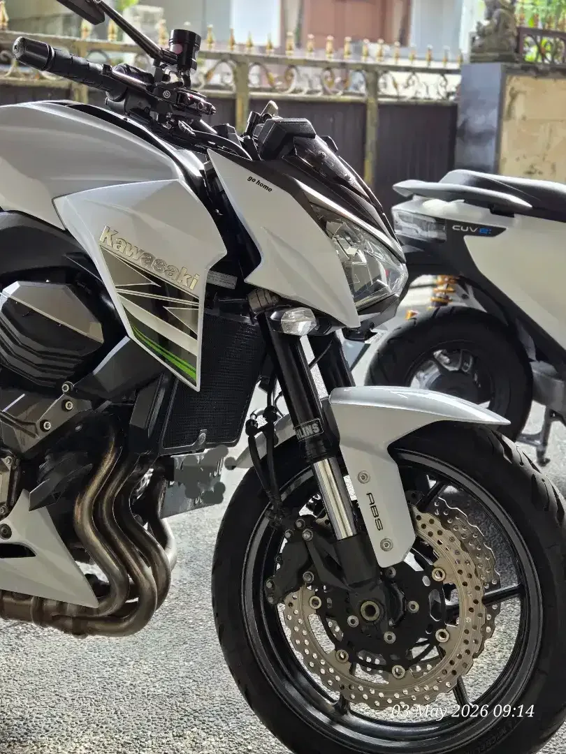 Kawasaki Z800 - 2015 - Rare Colour - Image 2 of 3