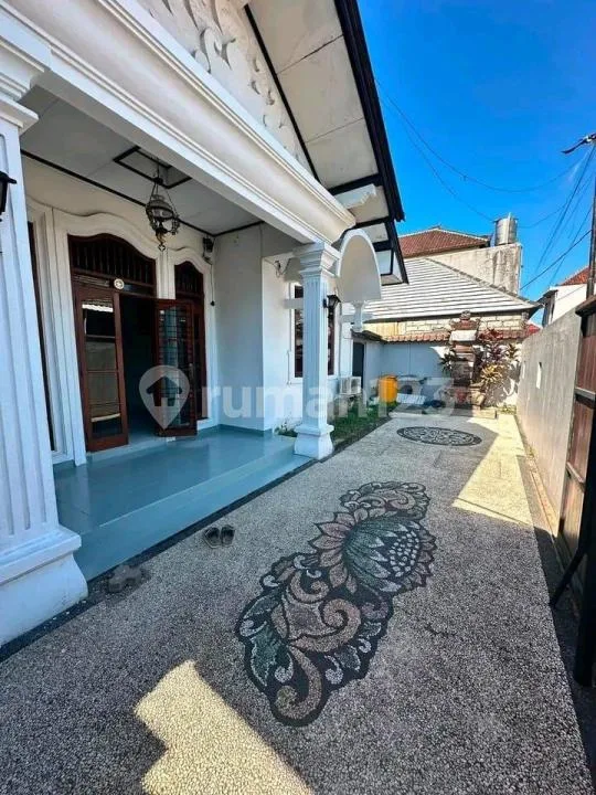 Rumah Luas 4 Kamar Tidur Semi Furnished Denpasar Barat - Image 2 of 4