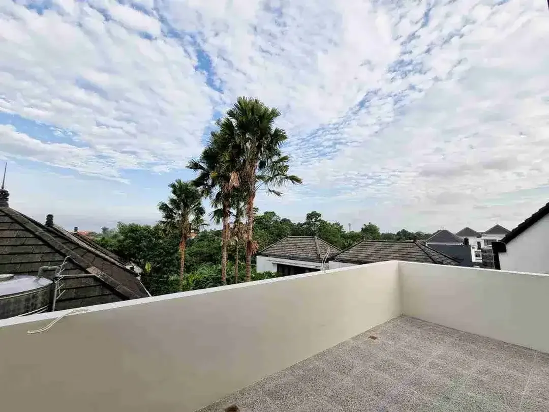 Rumah Modern 3 Lantai di Dalung - Dekat Canggu - Image 10 of 10