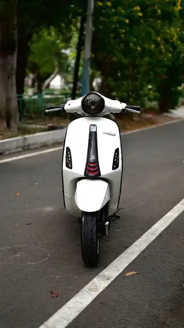 VESPA PRIMAVERA 150 3V 2015 PUTIH - TERMURAH - Image 1 of 7