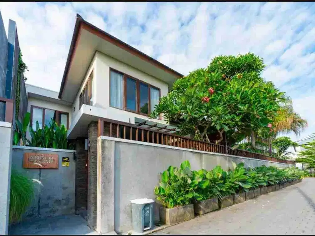 2 Unit Luxury Villa Furnished Batu Bolong Canggu - Image 1 of 10