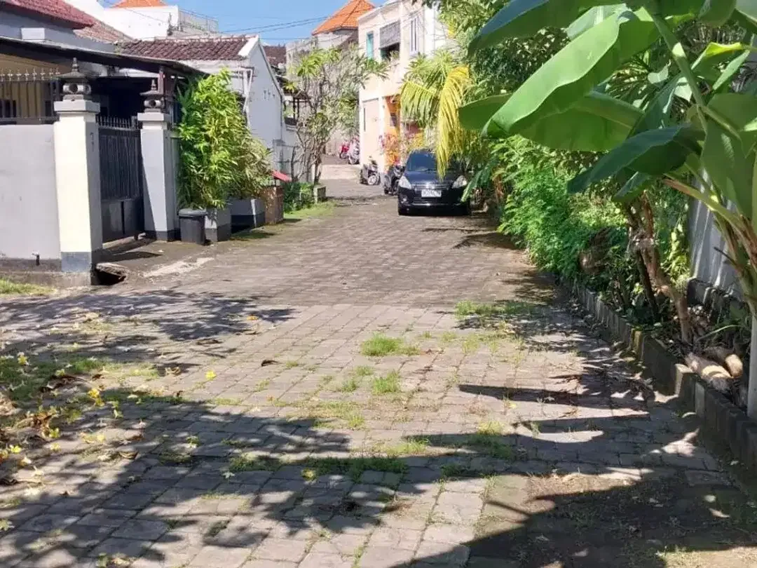 Dijual tanah kecil di Tibubeneng Canggu bonus rumah - Image 1 of 6
