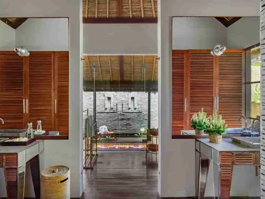 Luxury Beachfront Pererenan Villa With Direct Access To The Canggu Beach - Image 6 of 10