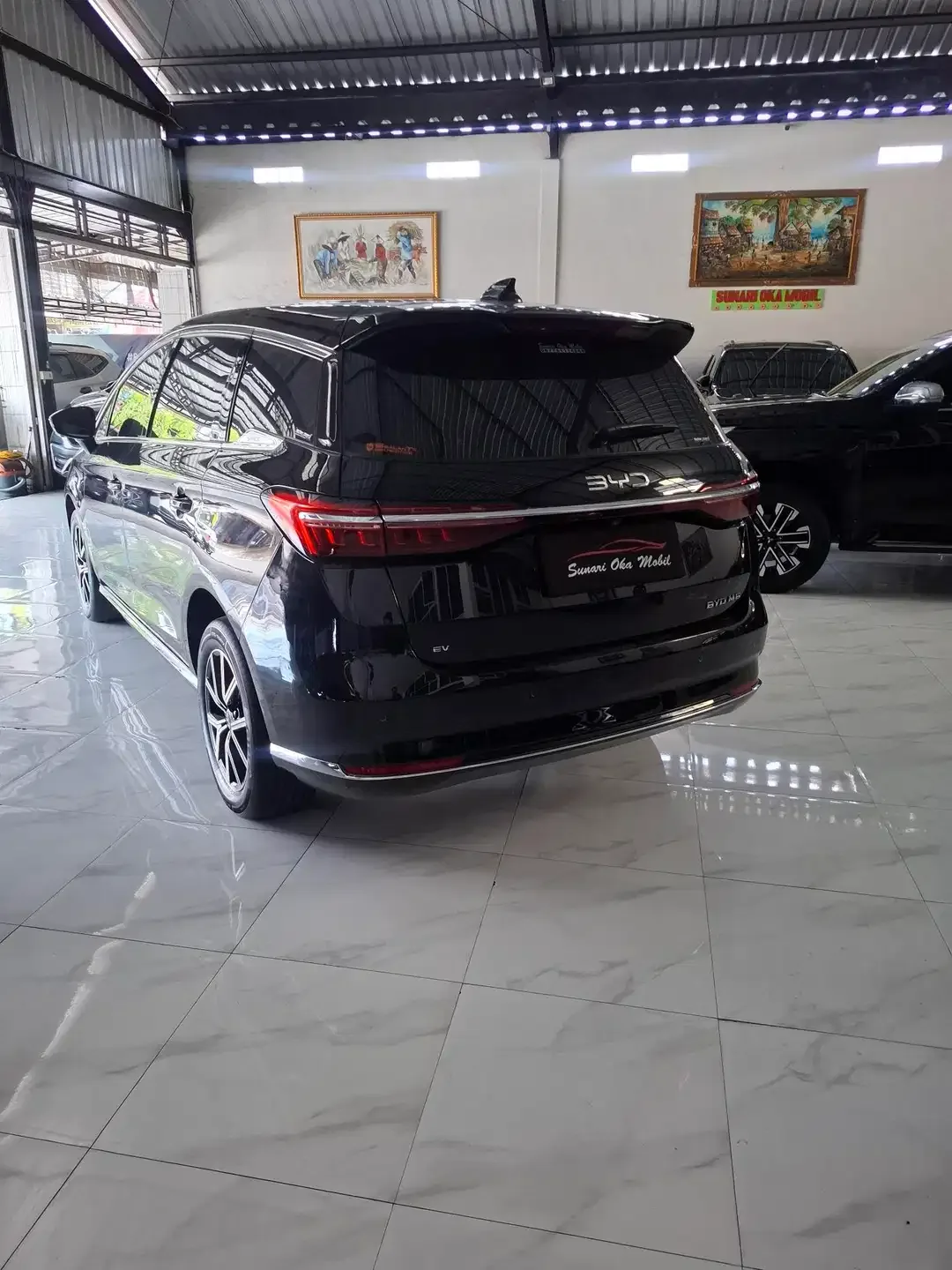 BYD M6 hitam 2025 - Image 4 of 6