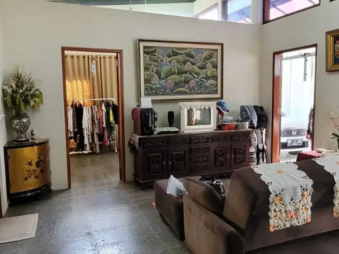 JUAL RUMAH MODERN FURNISHED DALAM KOMPLEKS IMAM BONJOL - Image 4 of 10